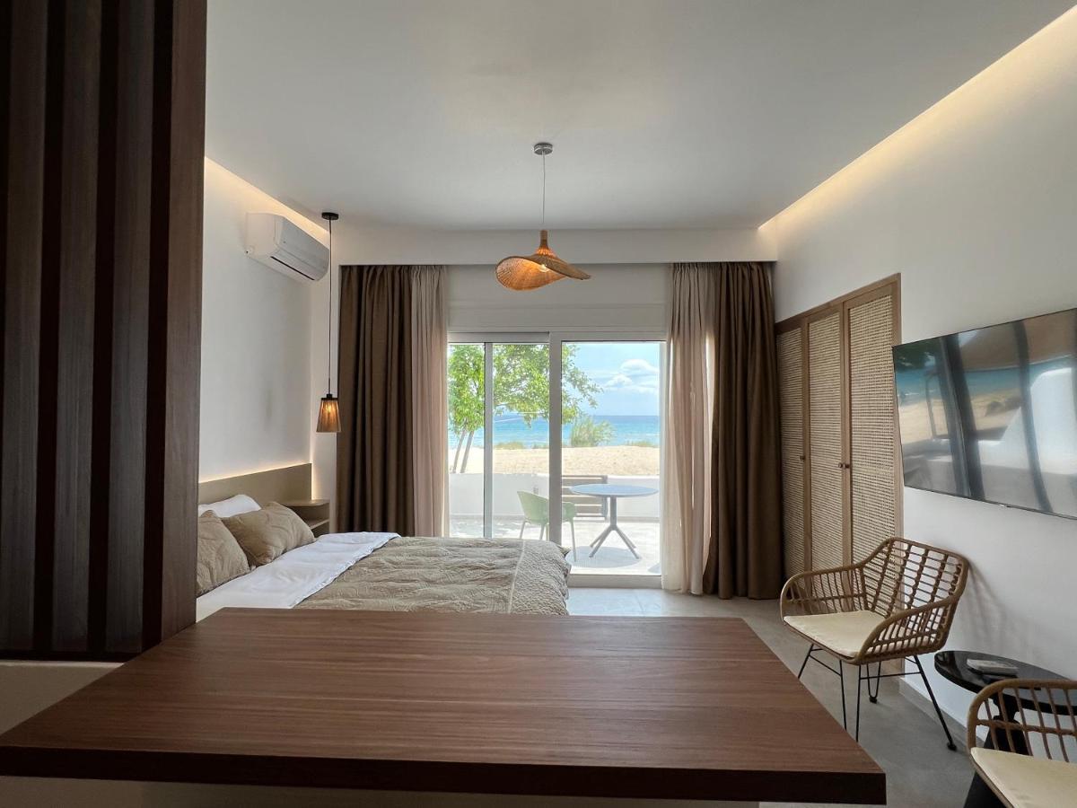 Penthouse & Apartments By The Sea Airport Airstay Artemida  Ngoại thất bức ảnh