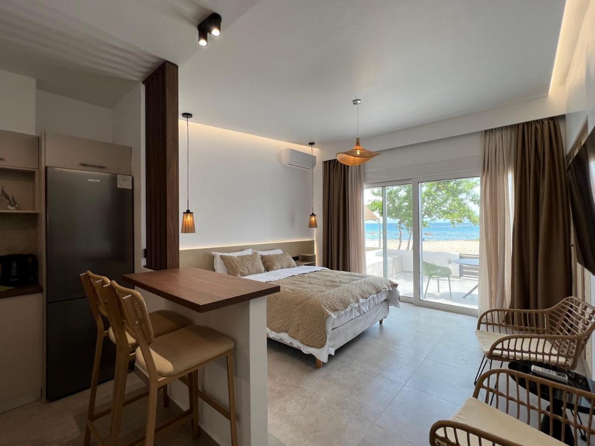 Penthouse & Apartments By The Sea Airport Airstay Artemida  Ngoại thất bức ảnh